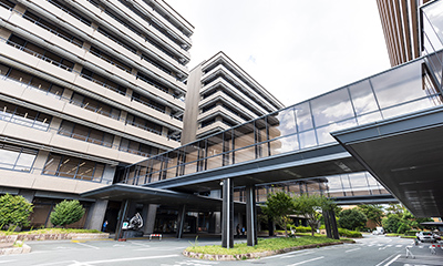熊本県庁(車5分・約1,400m)
