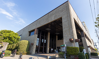 熊本県立図書館・くまもと文学・歴史館(車9分・約3,000m)